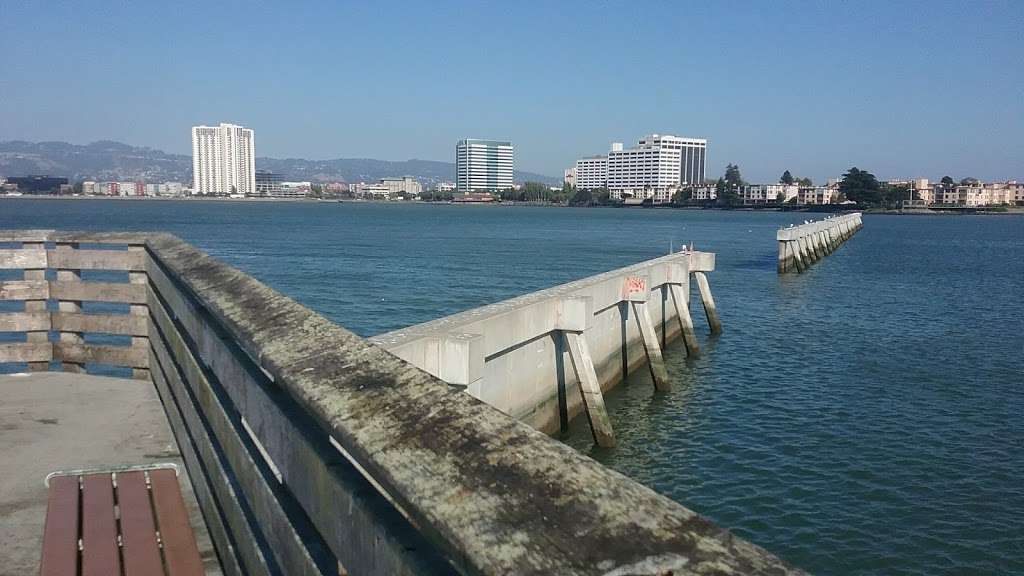 Walking Trail surrounded by the water | Marina Park Pathway, Emeryville, CA 94608, USA