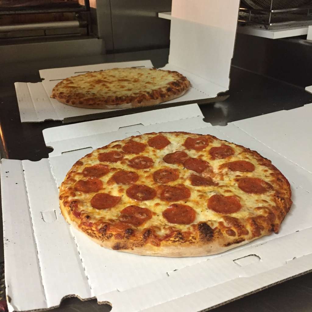 Loven Oven South Pizzeria | 1000 E Commercial Ave, Lowell, IN 46356, USA | Phone: (219) 696-6828