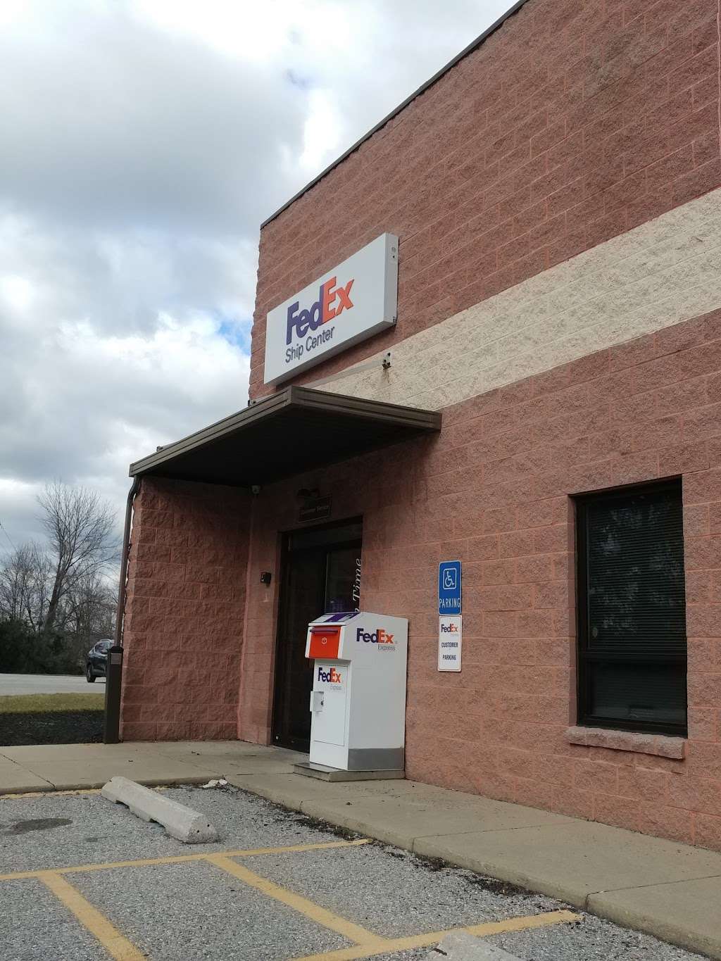 FedEx Ship Center | 505 Farmbrook Ln, York, PA 17406, USA | Phone: (800) 463-3339