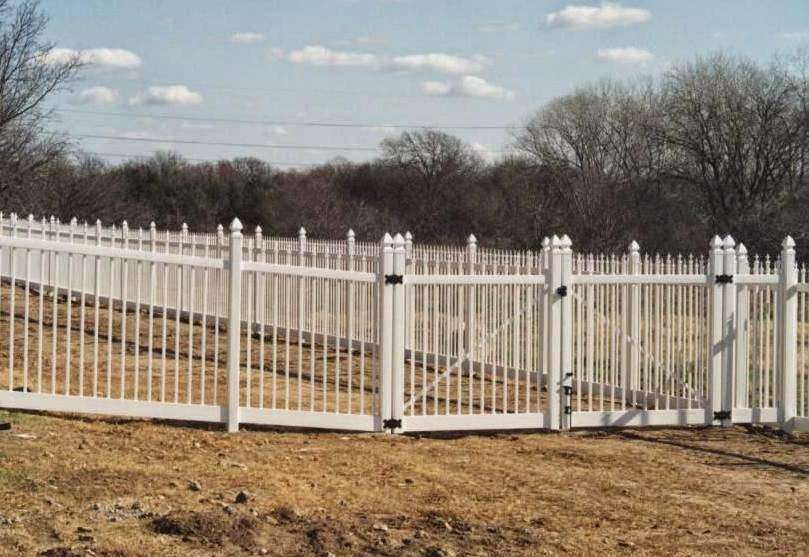 Buzz Custom Fence | 1231 Greenway Dr, Duncanville, TX 75137, USA | Phone: (469) 316-6044