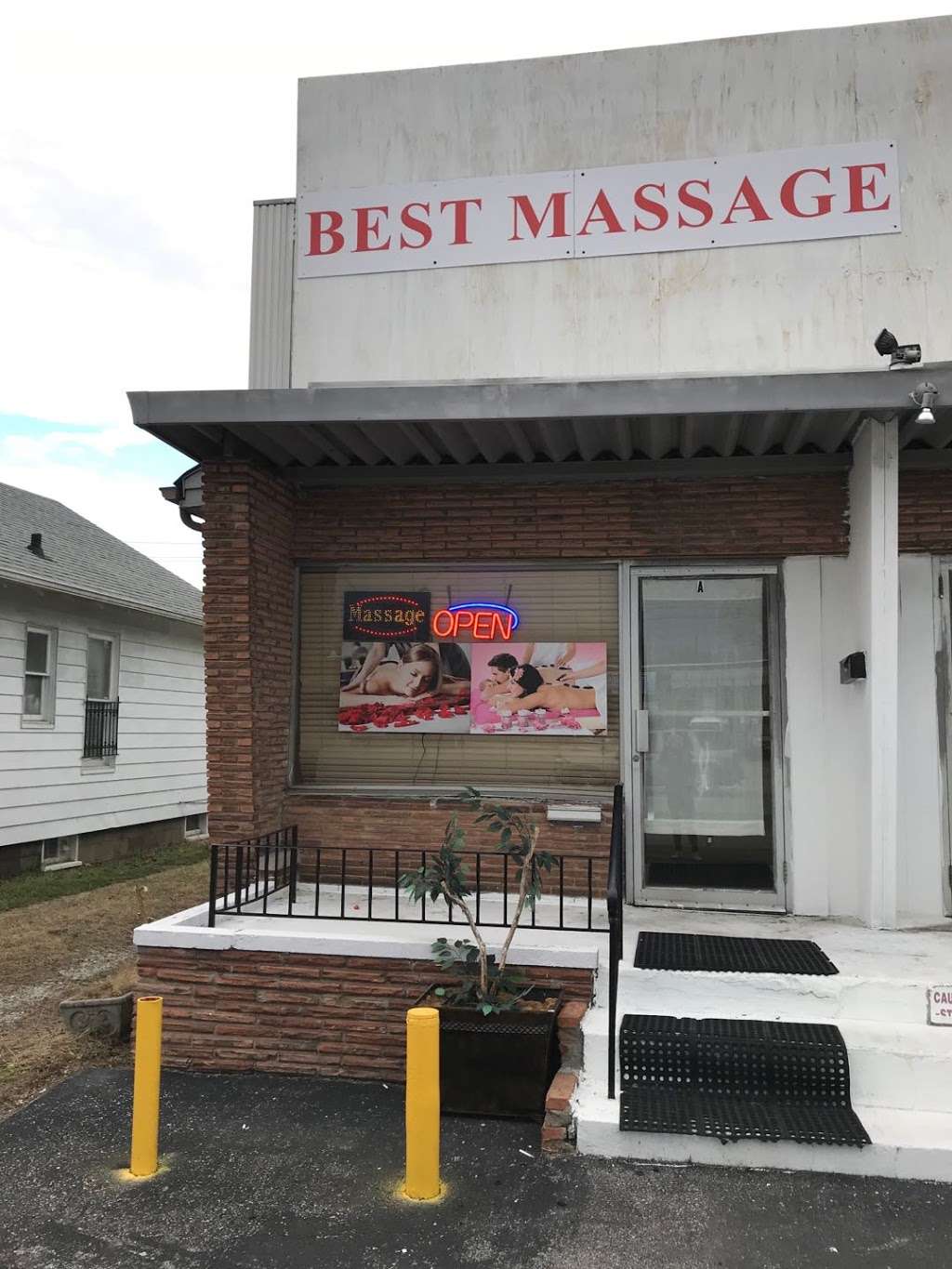 Best Massage | 3616 W 16th St, Indianapolis, IN 46222 | Phone: (626) 438-7270