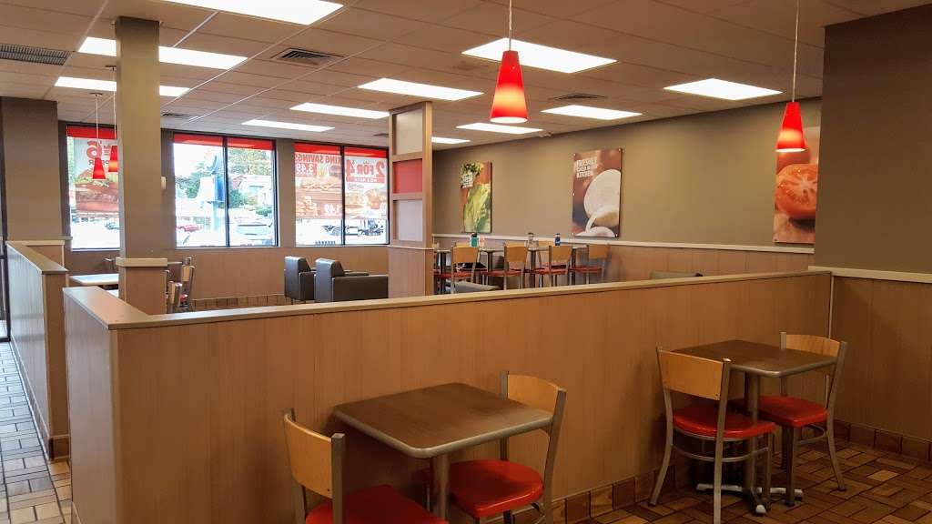 Burger King | 4196 North Main St, Bridgeport, CT 06606, USA | Phone: (203) 374-2422