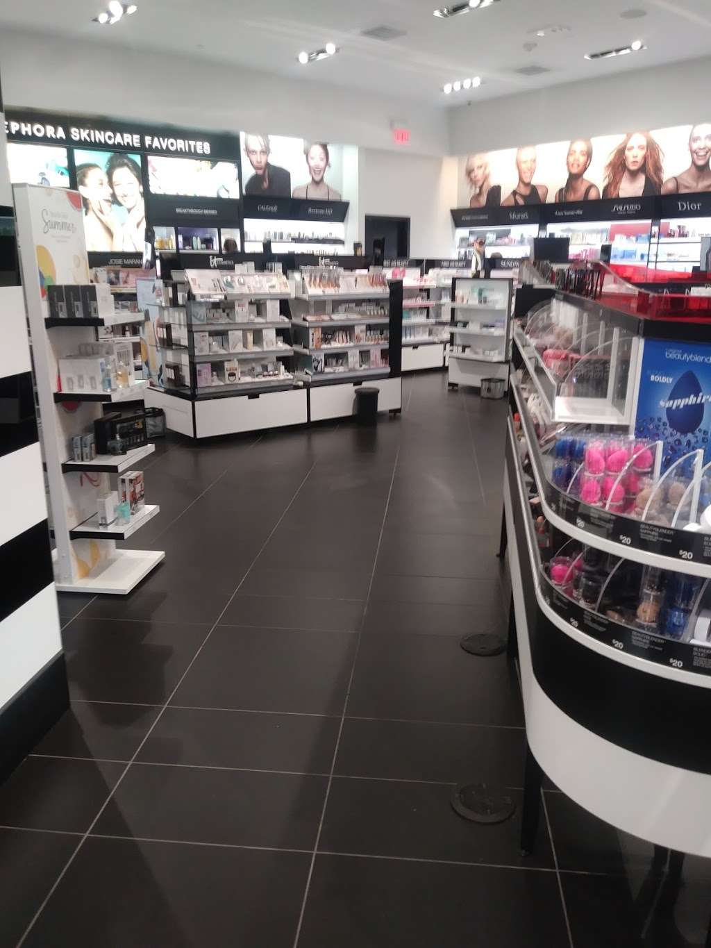 SEPHORA | 2800 Clarendon Blvd Suite #R550, Arlington, VA 22201, USA | Phone: (703) 528-1273