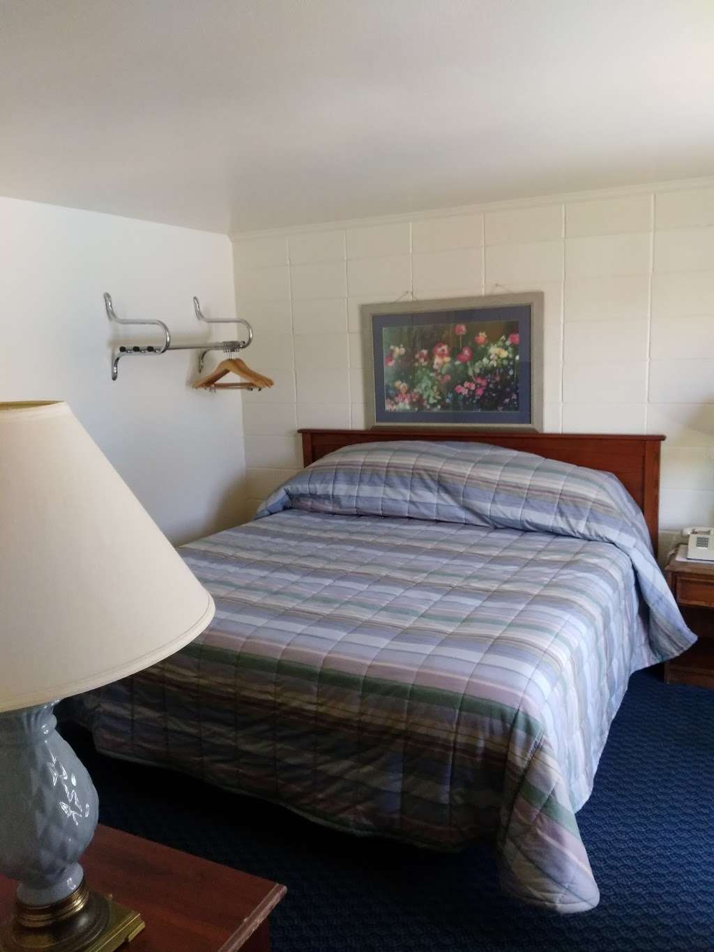 Pineapple Inn | 633 S Washington St, North Attleborough, MA 02760, USA | Phone: (508) 695-9324