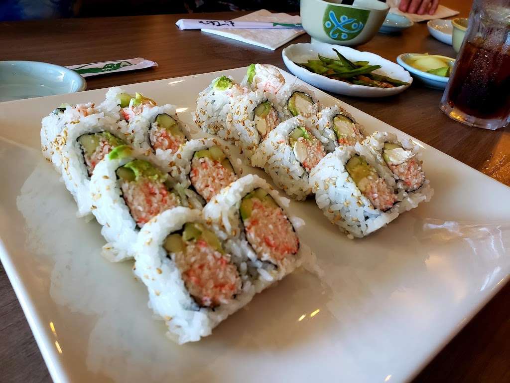 Ginza Sushi Fusion Cuisine | 13216 N 7th St Ste B2, Phoenix, AZ 85022, USA | Phone: (602) 218-6995