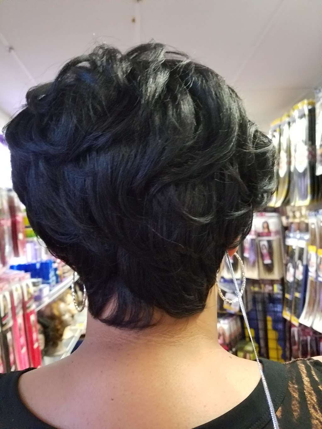 Michelles Wigs & More | 2216 Valley Avenue Ward Plaza, 4843, Winchester, VA 22601 | Phone: (540) 431-5782