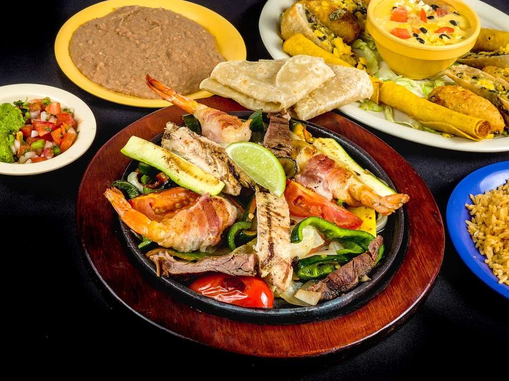 Lunas Mexican Restaurant | 730 W Cedar Bayou Lynchburg Rd, Baytown, TX 77521, USA | Phone: (281) 421-5661