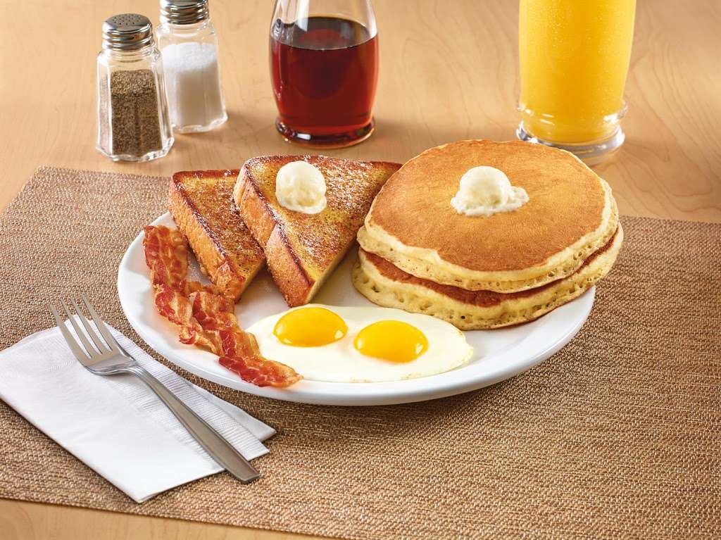 Dennys | 1401 Ripley St, Lake Station, IN 46405, USA | Phone: (219) 962-7591