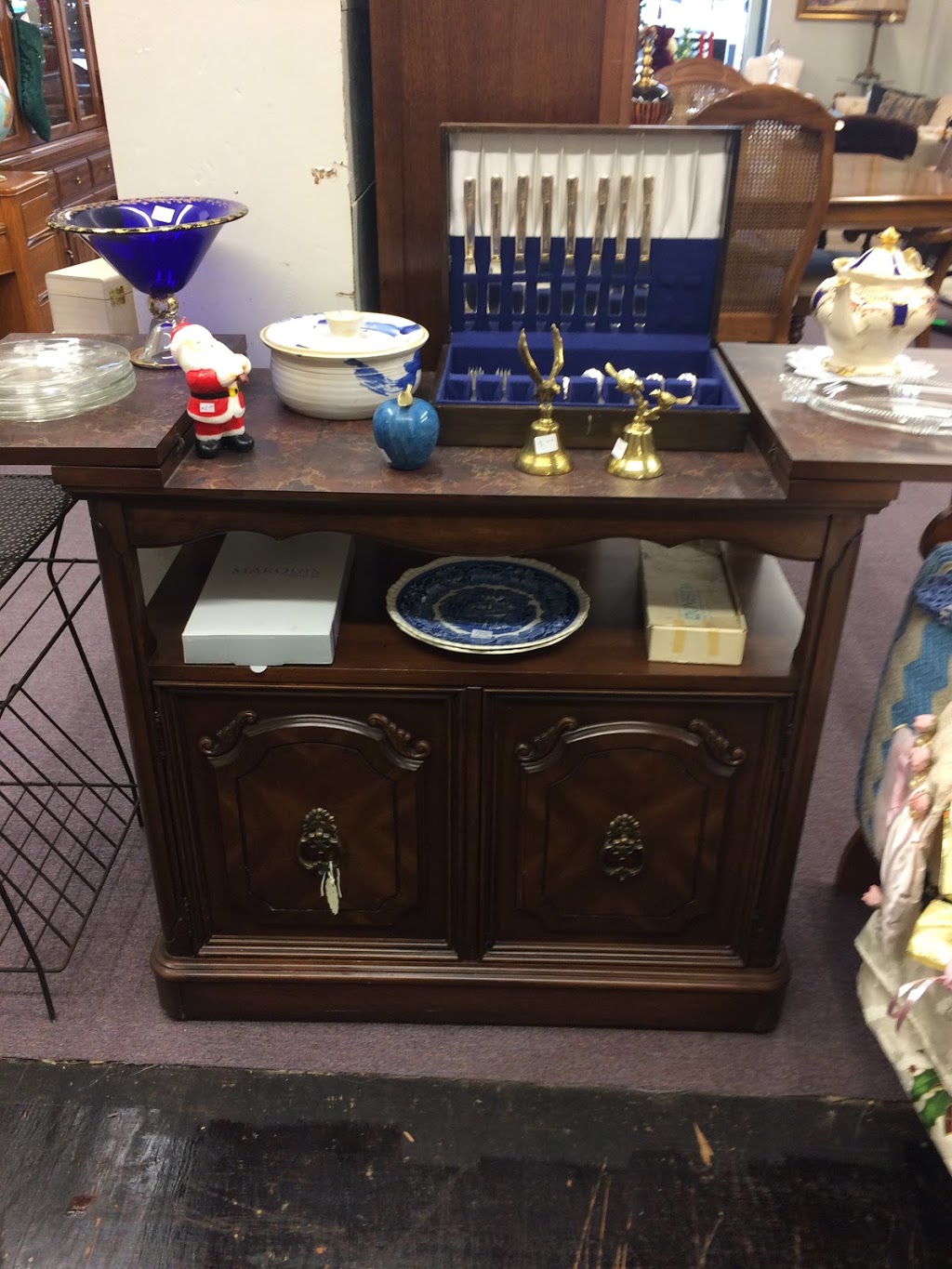 Antiques4lifedesign | 4661 Wyandotte St E, Windsor, ON N8Y 1H6, Canada | Phone: (519) 945-5889