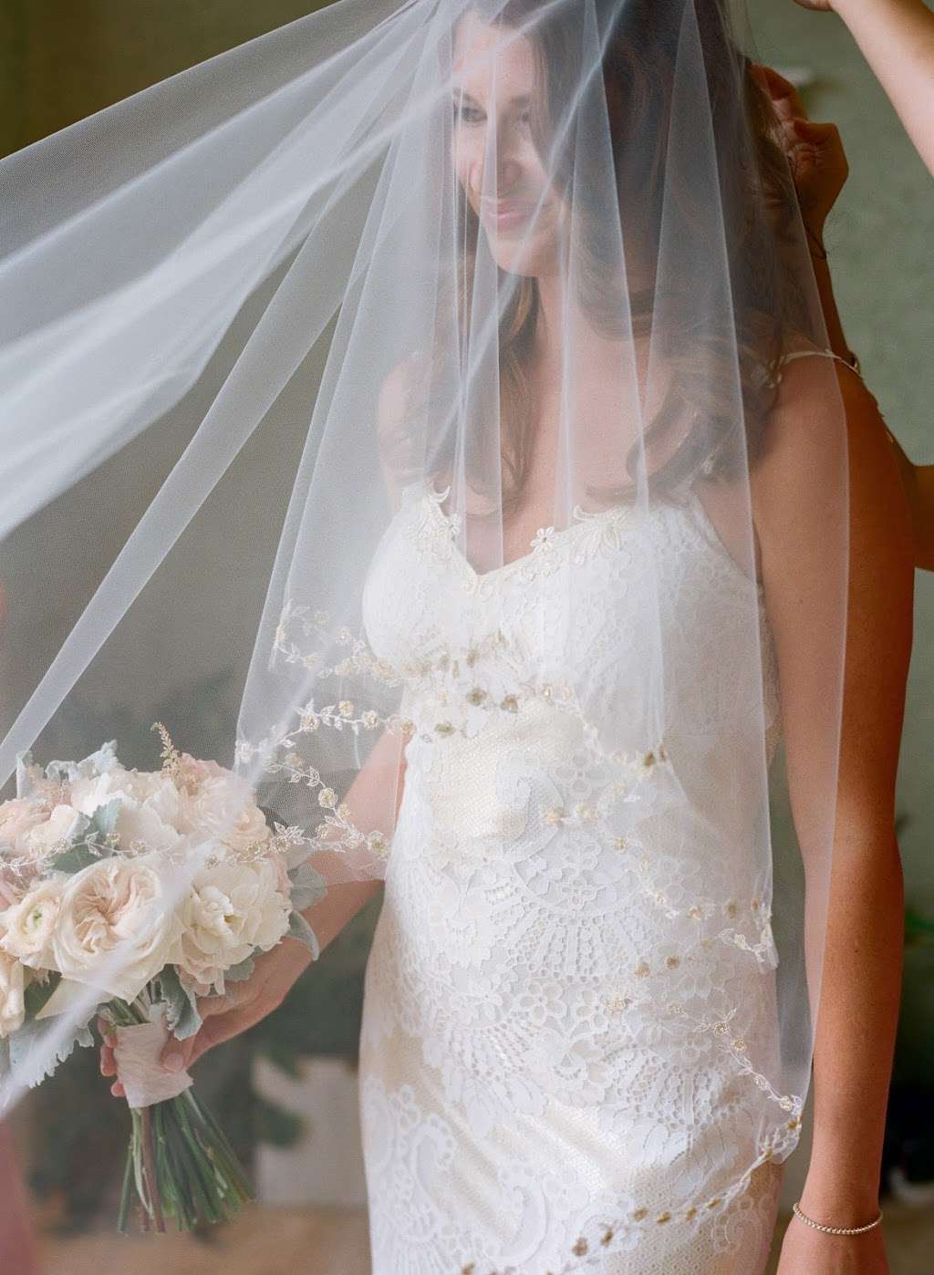 A Stitch In Time Bridal Services | 131 S Barrington Pl, Los Angeles, CA 90049 | Phone: (310) 476-1700