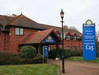 Days Inn Sevenoaks Clacket Lane | Roadchef Motorway Svc Area, Tatsfield, Westerham TN16 2ER, UK | Phone: 0844 225 0772