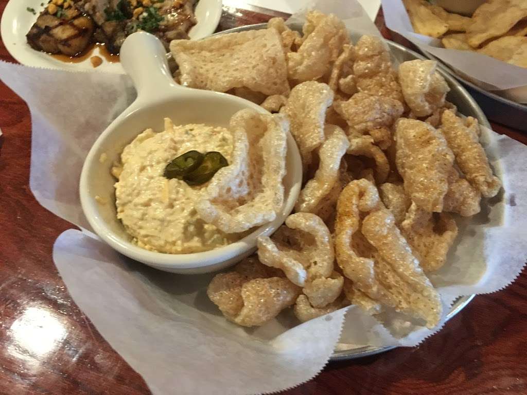 The Dixie Pig Tega Cay | 2150 Gold Hill Rd, Tega Cay, SC 29708 | Phone: (803) 396-5600