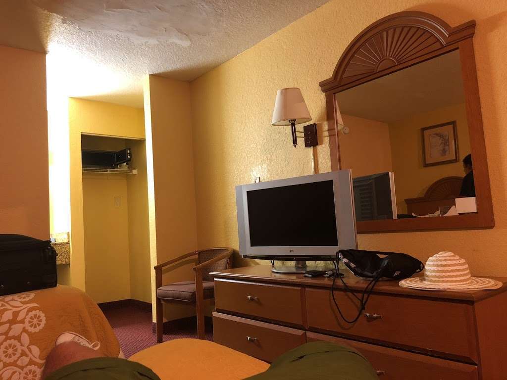 Days Inn Orlando Universal Studios | 5858 International Dr, Orlando, FL 32819 | Phone: (407) 351-4410