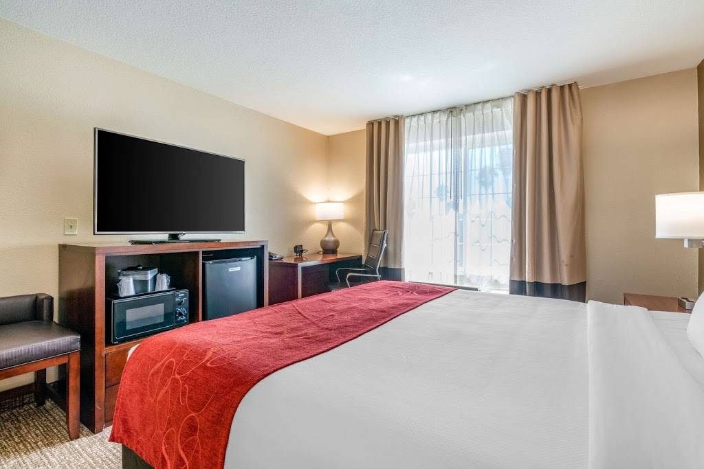 Comfort Suites Downtown Sacramento | 226 Jibboom St, Sacramento, CA 95814, USA | Phone: (916) 446-9400