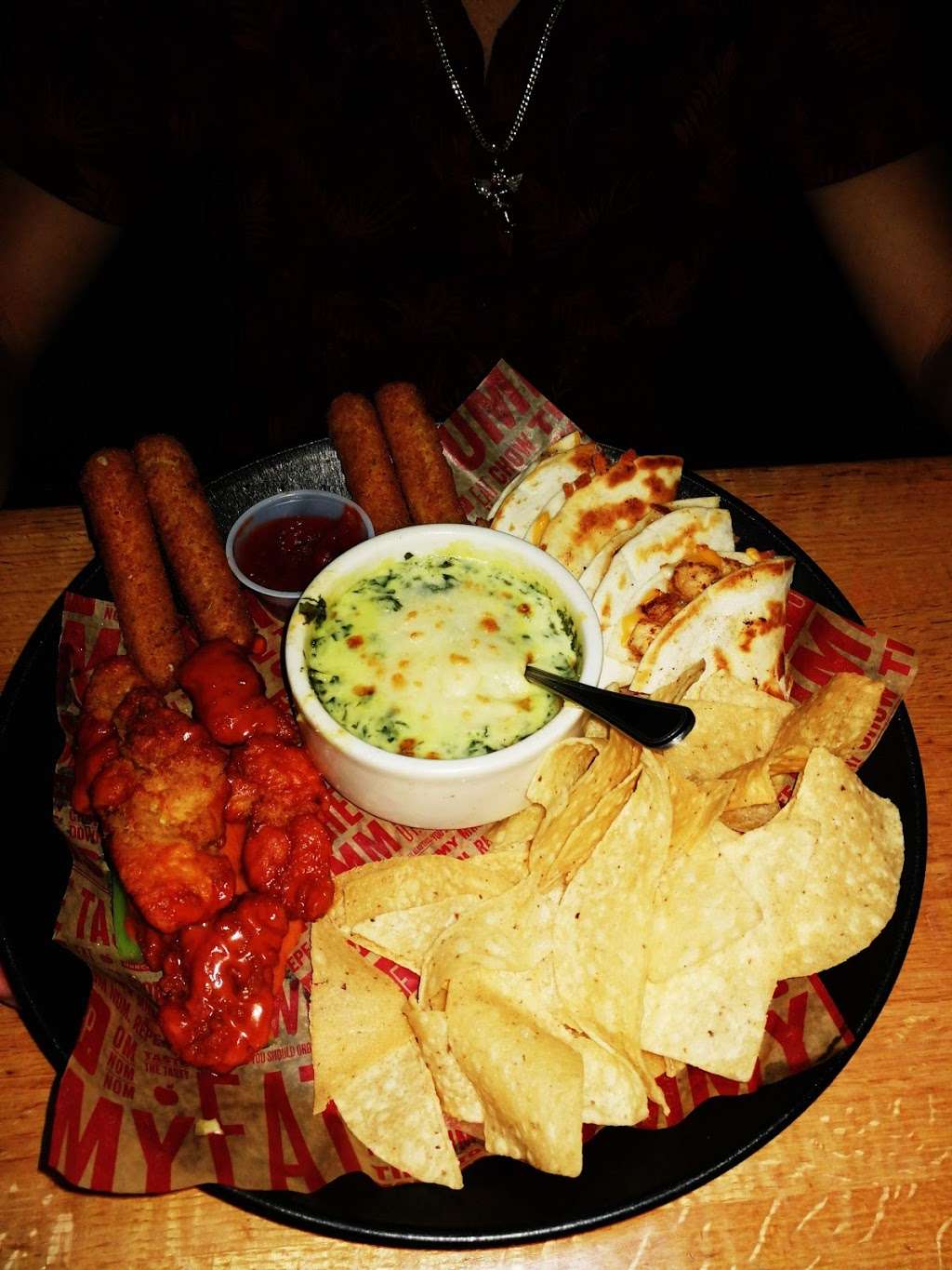 Applebees Grill + Bar | 2251 E Grapevine Mills Cir, Grapevine, TX 76051, USA | Phone: (214) 253-0830