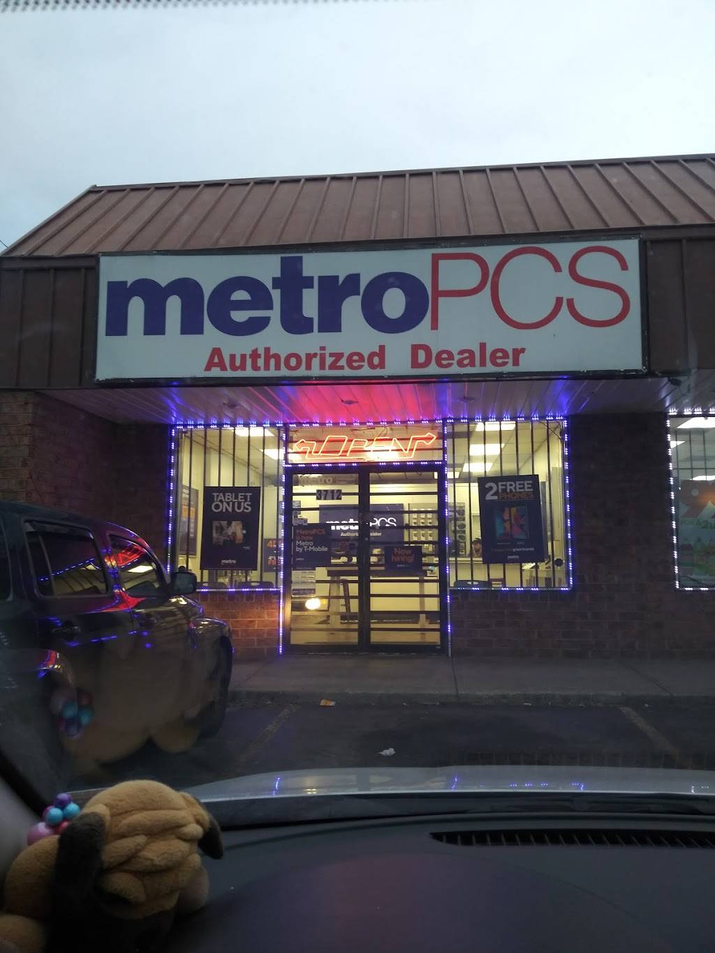 Metro by T-Mobile | 3712 Refugee Rd, Columbus, OH 43232 | Phone: (614) 762-8026