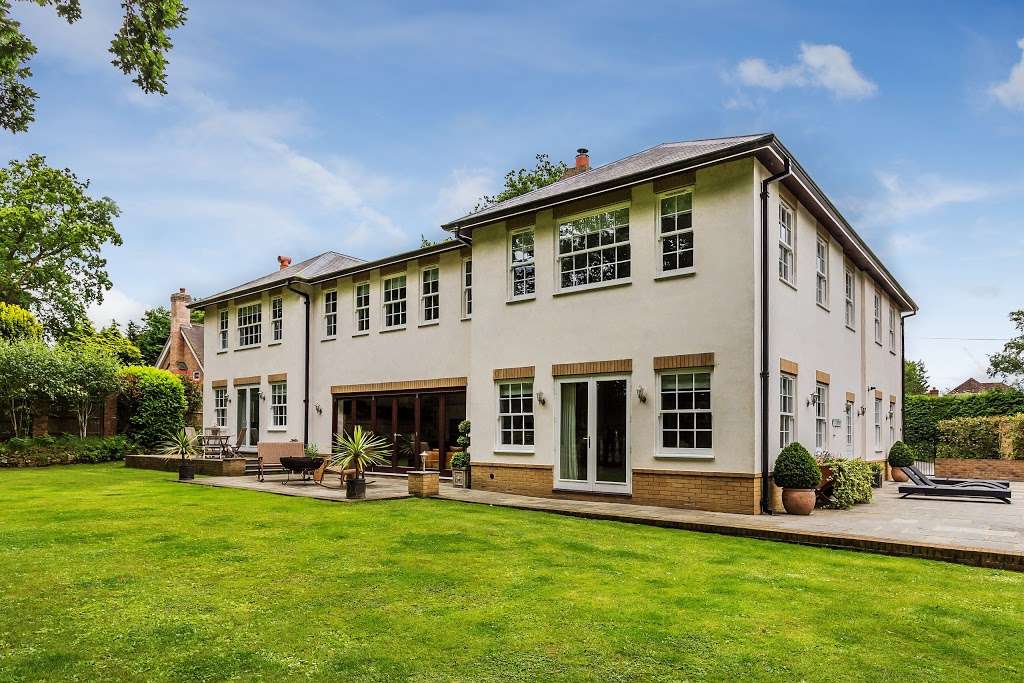 Platform Property - Edenbridge & Oxted Full Service Estate Agent | Hamlyn House, Beadles Lane, Oxted, Old Oxted RH8 9JJ, UK | Phone: 01883 460373