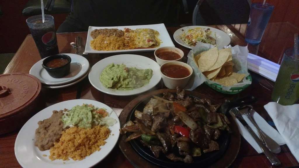 Los Mariachis Mexican Restaurant | 4305 W Layton Ave, Greenfield, WI 53220, USA | Phone: (414) 325-7800