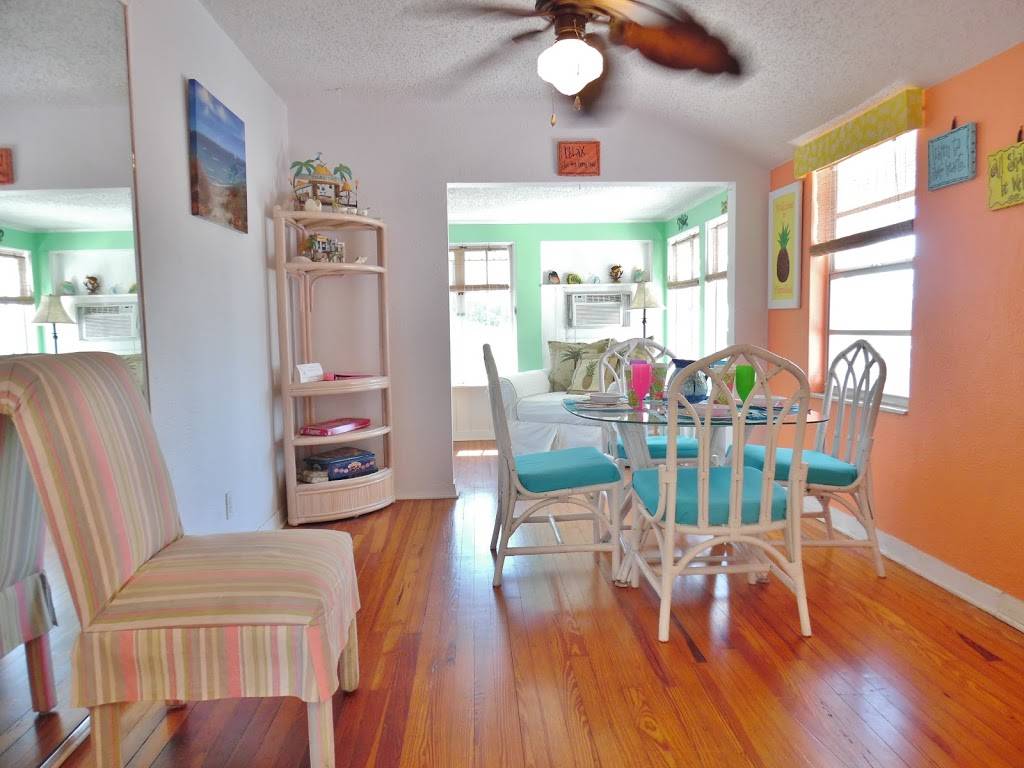 Gulfport Beach Cottage Vacation Home Rental | 3131 56th St S #6019, Gulfport, FL 33707, USA | Phone: (727) 225-2601