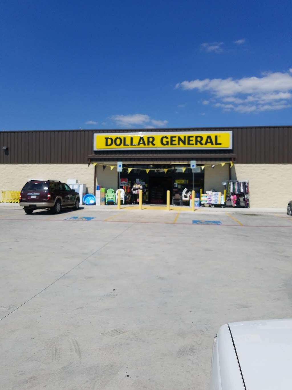 Dollar General | 6764 U.S. Hwy 181 N, Floresville, TX 78114, USA | Phone: (830) 251-2525