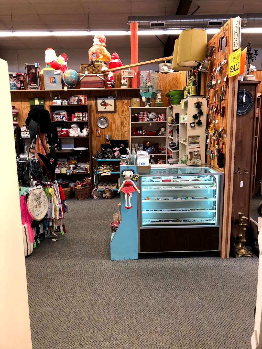 Cackleberry Farm Antique Mall | 3371 Lincoln Hwy E, Paradise, PA 17562 | Phone: (717) 442-8805