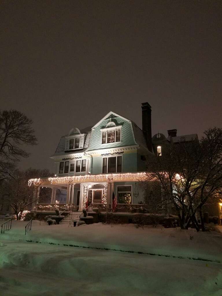 Christmas House Bed and Breakfast | 116 10th St, Racine, WI 53403, USA | Phone: (262) 770-4811