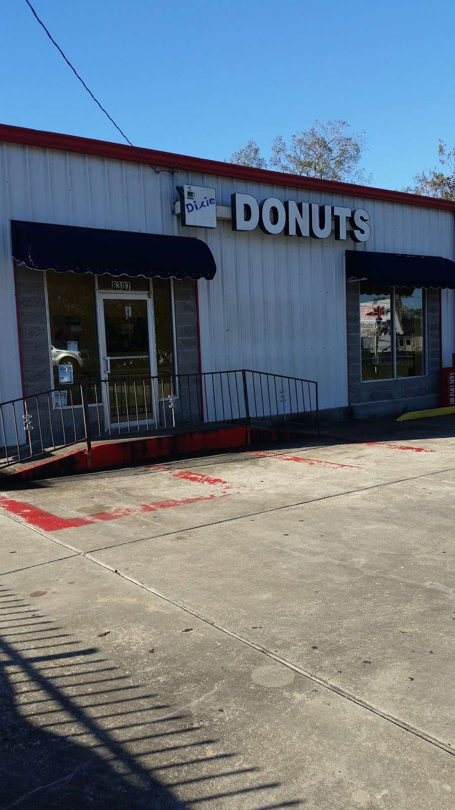 Dixie Queen Donuts | 8307 Hwy 6, Hitchcock, TX 77563, USA | Phone: (409) 986-6908