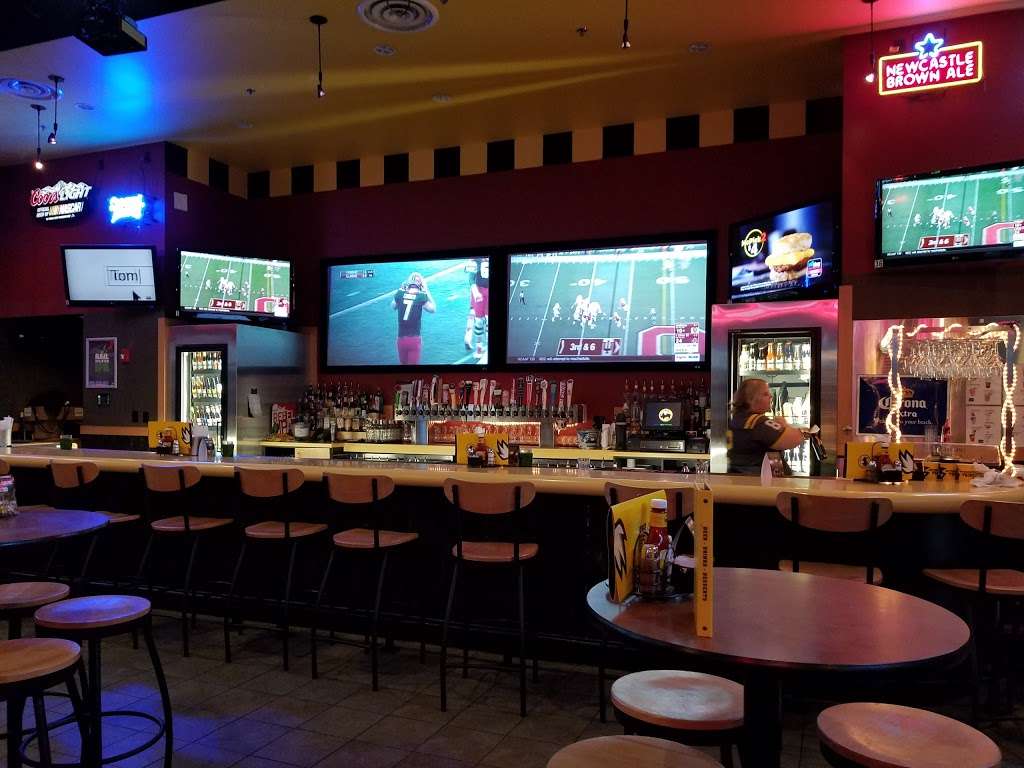 Buffalo Wild Wings | 9875 E US Hwy 36, Avon, IN 46123 | Phone: (317) 271-9464