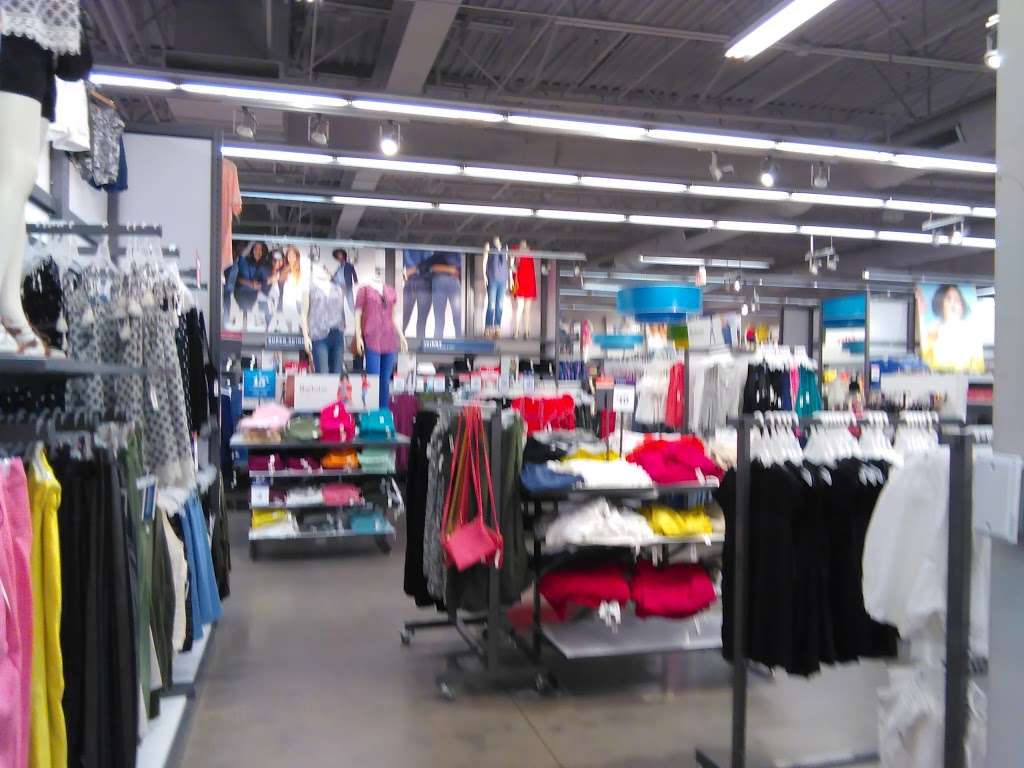 Old Navy Outlet | 4976 Premium Outlets Way STE. 900, Chandler, AZ 85226 | Phone: (480) 639-1797