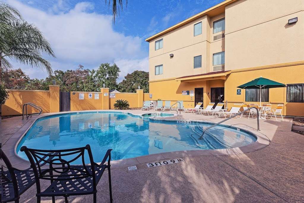 La Quinta Inn & Suites Pasadena | 3490 East Sam Houston Pkwy S, Pasadena, TX 77505 | Phone: (281) 991-7771