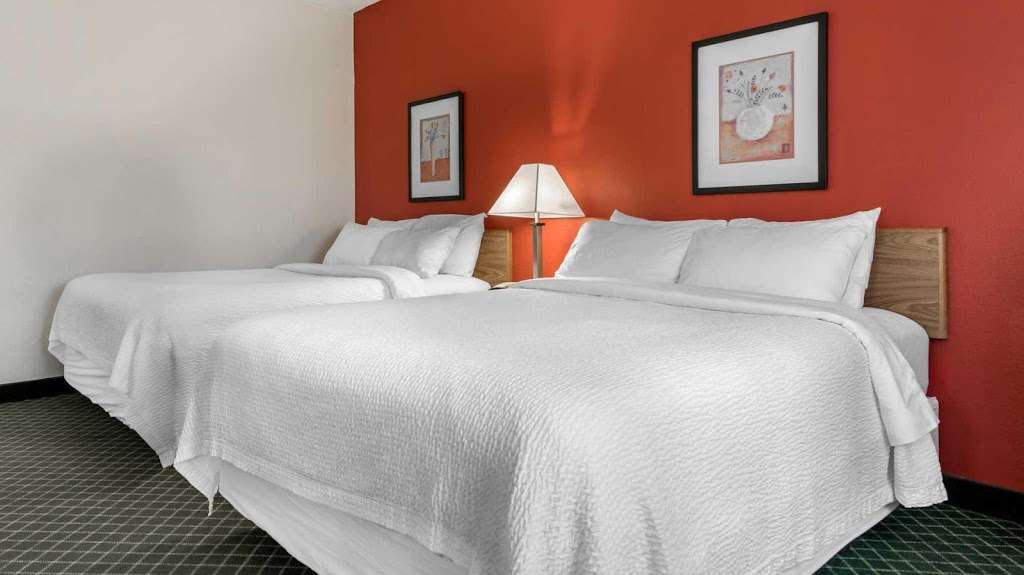 Quality Inn & Suites | 1717 E Lincoln Rd, Kokomo, IN 46902, USA | Phone: (765) 453-8822