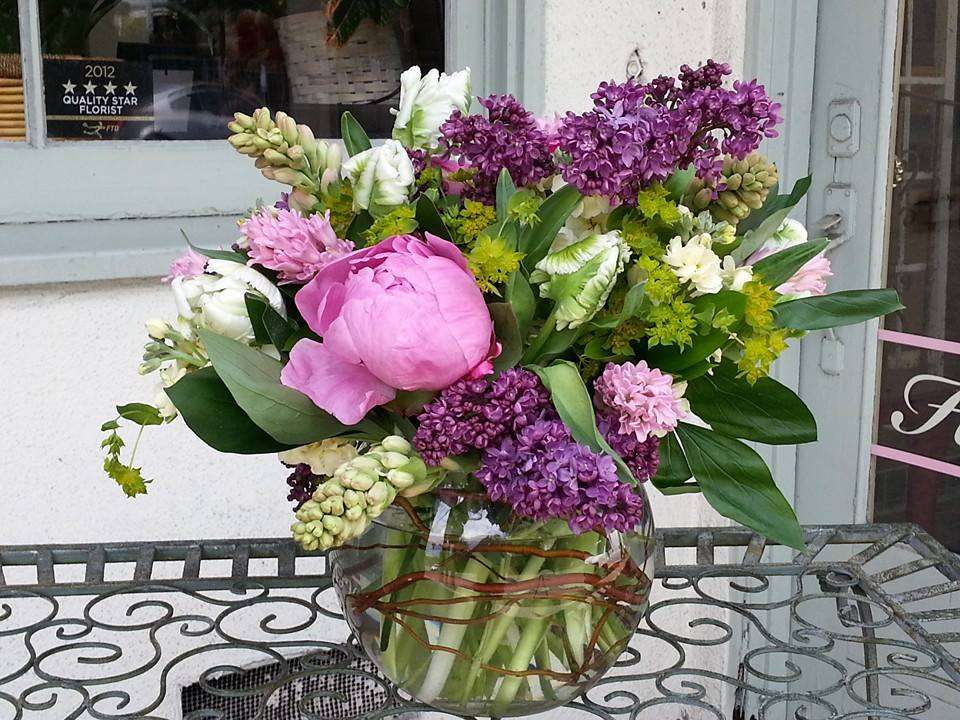 Dees Flowers | 11634 Moorpark St, Studio City, CA 91602, USA | Phone: (818) 769-3000