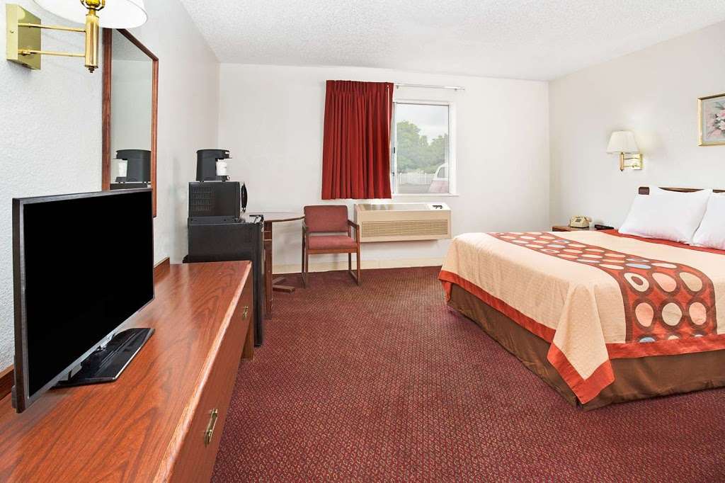 Super 8 by Wyndham Henderson North East Denver | 9051, I-76, Henderson, CO 80640, USA | Phone: (303) 558-7057