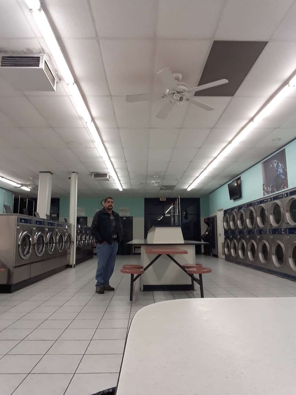 Coin Laundry/Lavanderia | 515 W Valencia Dr, Fullerton, CA 92832 | Phone: (714) 418-7245