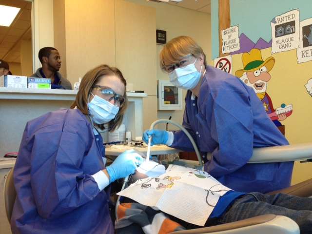 Valley Pediatric Dentists: Amy E. Ash DDS | 16611 S 40th St Suite 102, Phoenix, AZ 85048, USA | Phone: (480) 753-3711