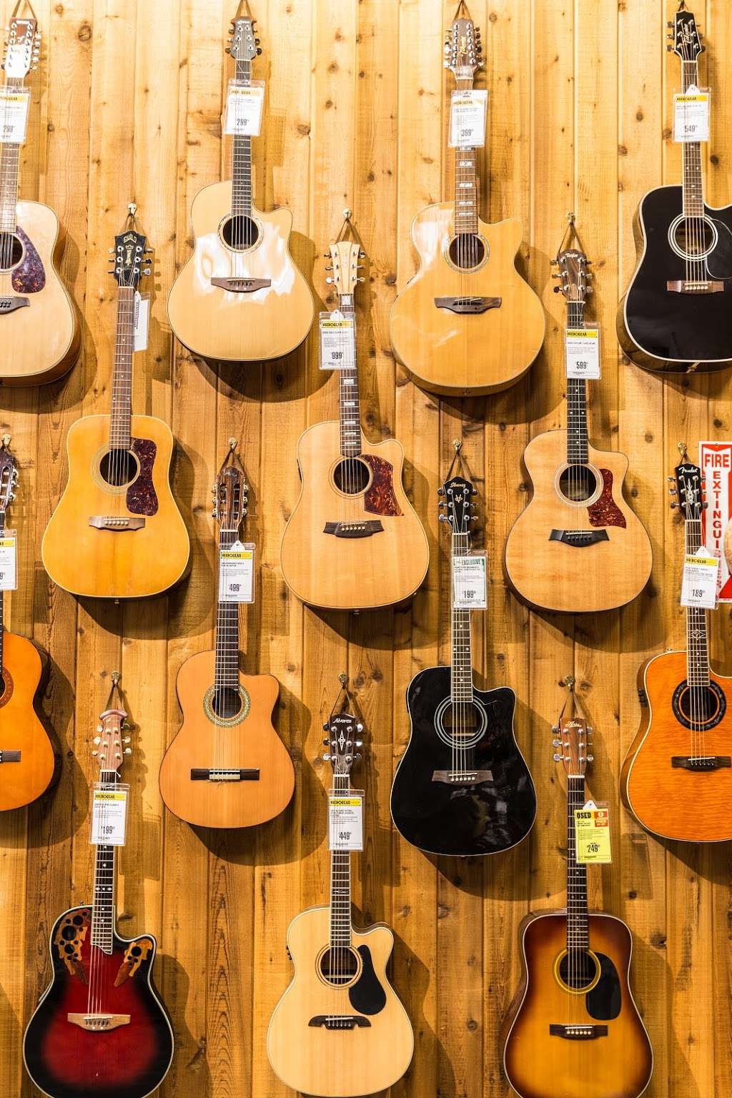 Guitar Center | 2620 Chemical Rd, Plymouth Meeting, PA 19462, USA | Phone: (610) 832-0800