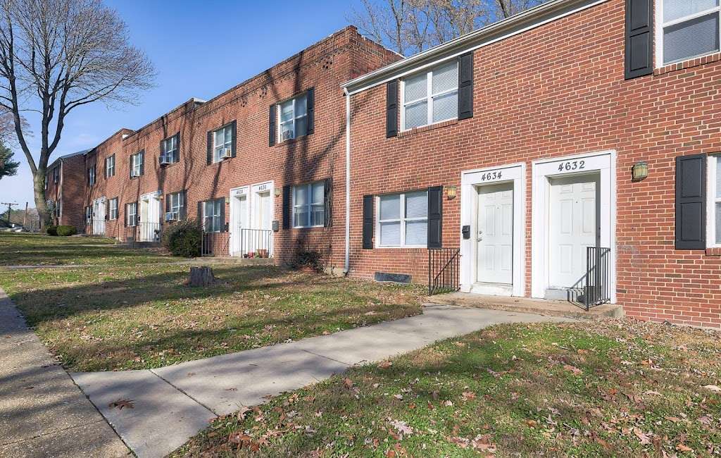 Caral Gardens Apartments & Townhomes | 402 Colleen Rd, Baltimore, MD 21229 | Phone: (410) 644-4740