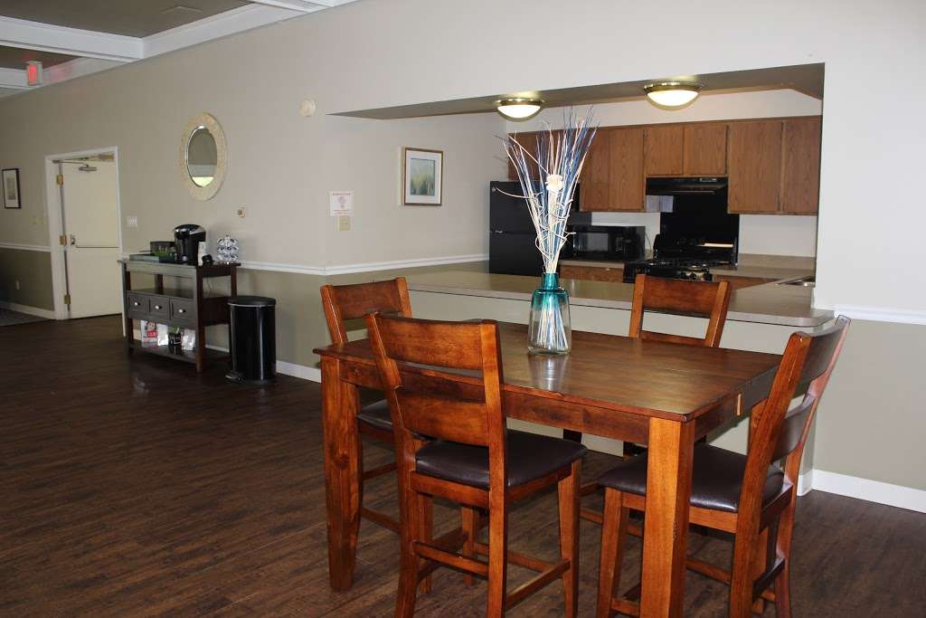 Woodlake Apartments in Indianapolis | 7401 Merganser Dr, Indianapolis, IN 46260, USA | Phone: (317) 671-7497