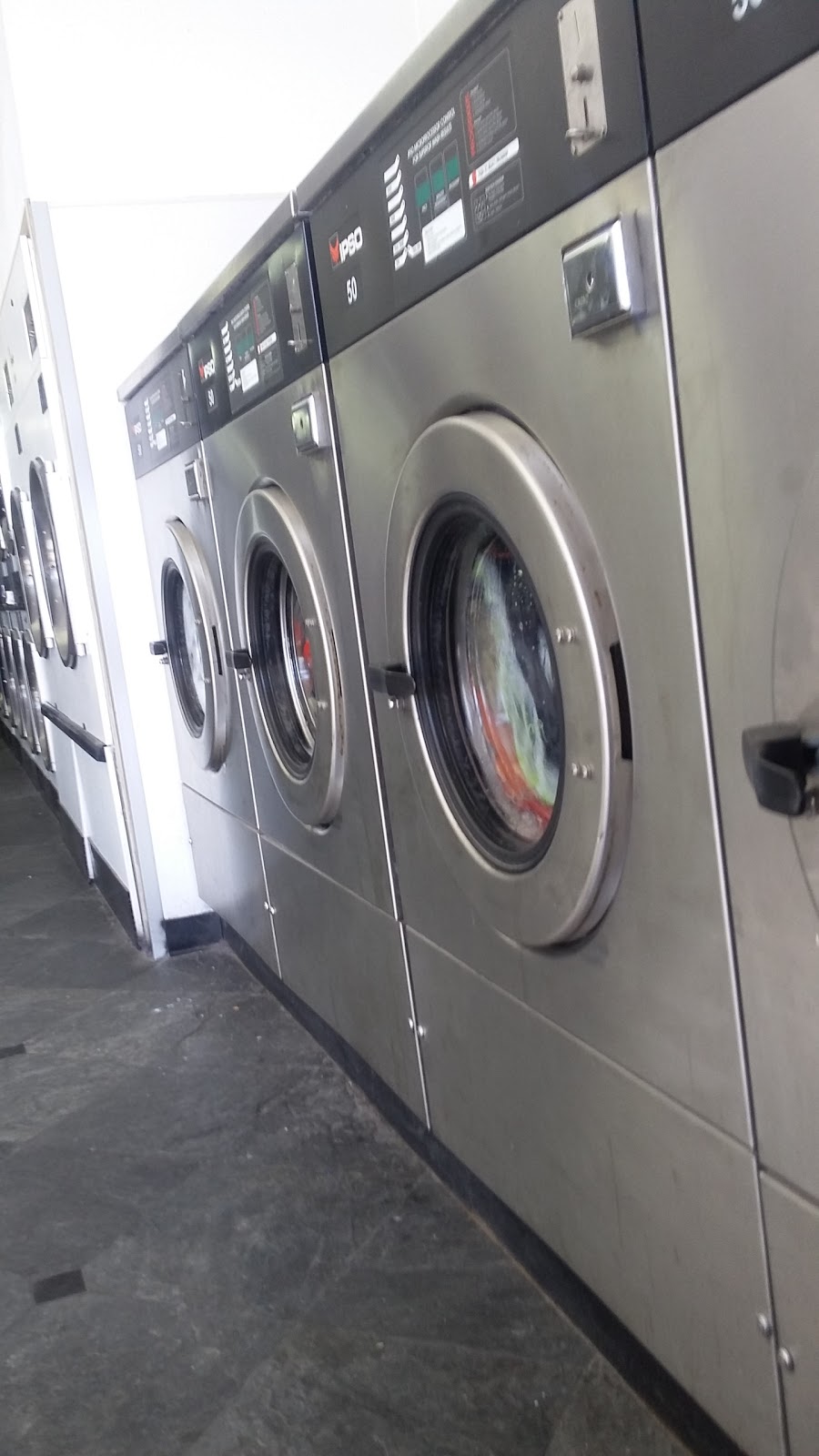 Alesandro Coin Laundry and Pure Water | 24430 Alessandro Blvd #106, Moreno Valley, CA 92553, USA | Phone: (951) 924-3764