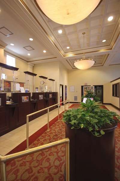 Capital One Bank | 13236 Gateway Center Dr, Gainesville, VA 20155, USA | Phone: (703) 753-3664