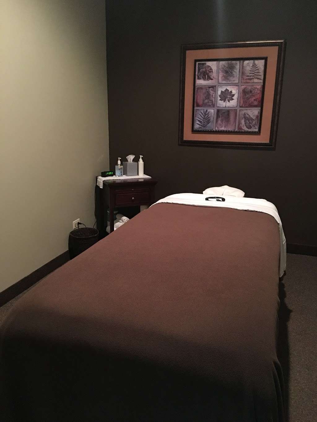 Elements Massage - Bloomingdale | 2226, 142 S Gary Ave #104, Bloomingdale, IL 60108, USA | Phone: (630) 894-5500