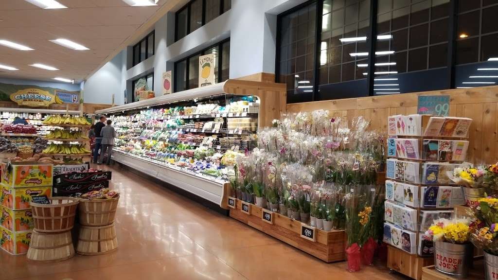 Trader Joes | 2462 Honolulu Ave, Montrose, CA 91020, USA | Phone: (818) 957-3613