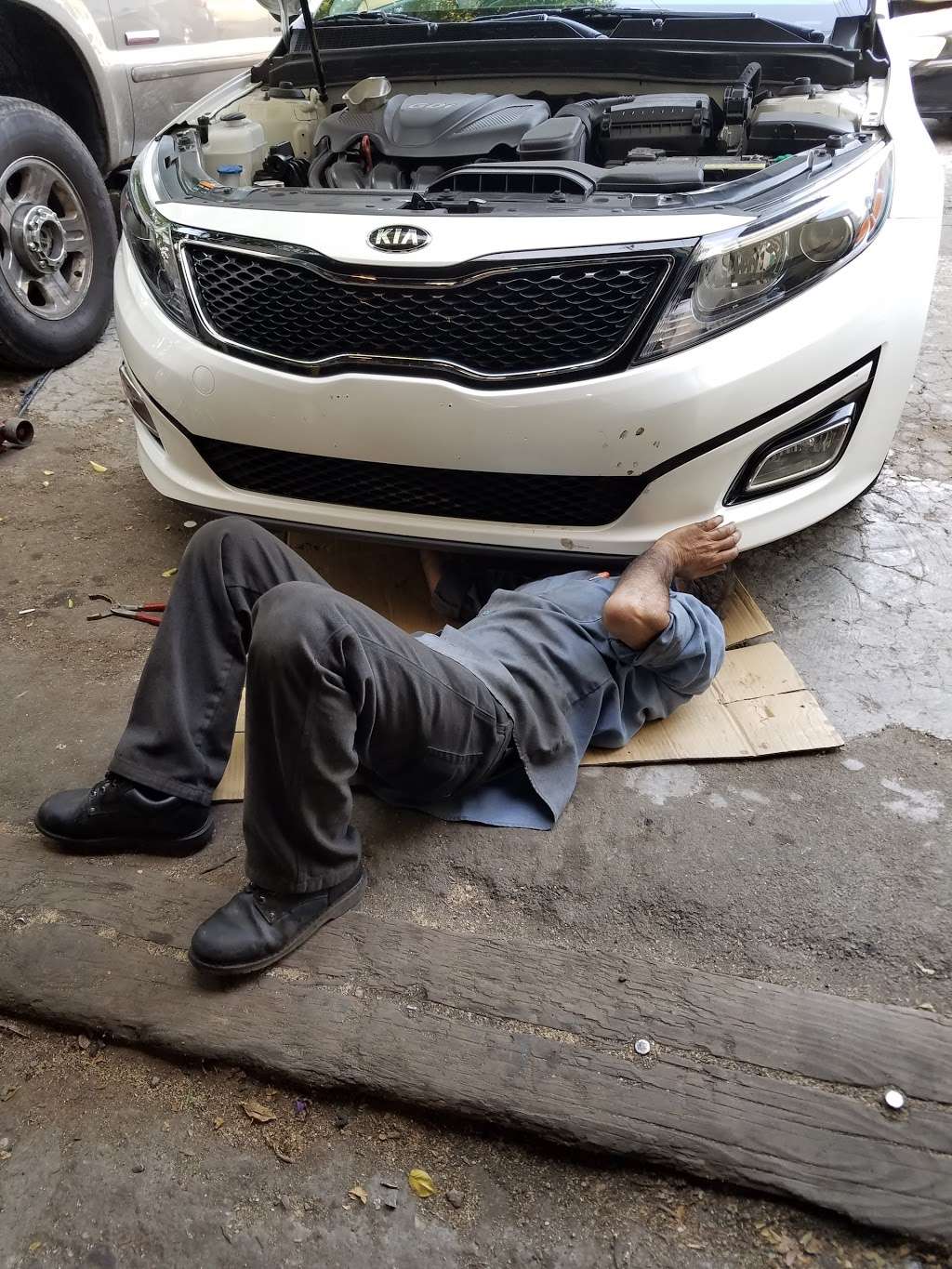 Harry`s Auto Repair | 101 Steamboat Rd, Great Neck, NY 11024, USA | Phone: (516) 482-5501