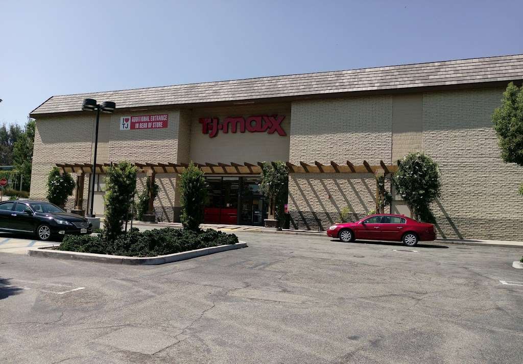 Plaza De La Cañada Shopping Center | La Cañada Flintridge, CA 91011