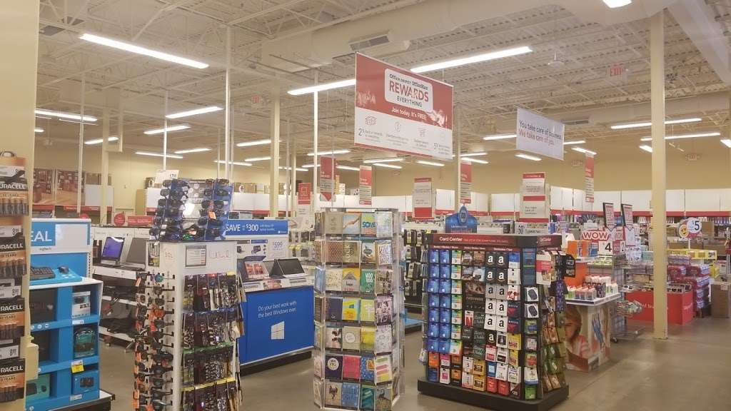 Office Depot | 1820 MEADOW LANE, MEADOW LN. & GRANDVIEW BLVD, Co Hwy T, Pewaukee, WI 53072, USA | Phone: (262) 701-9066