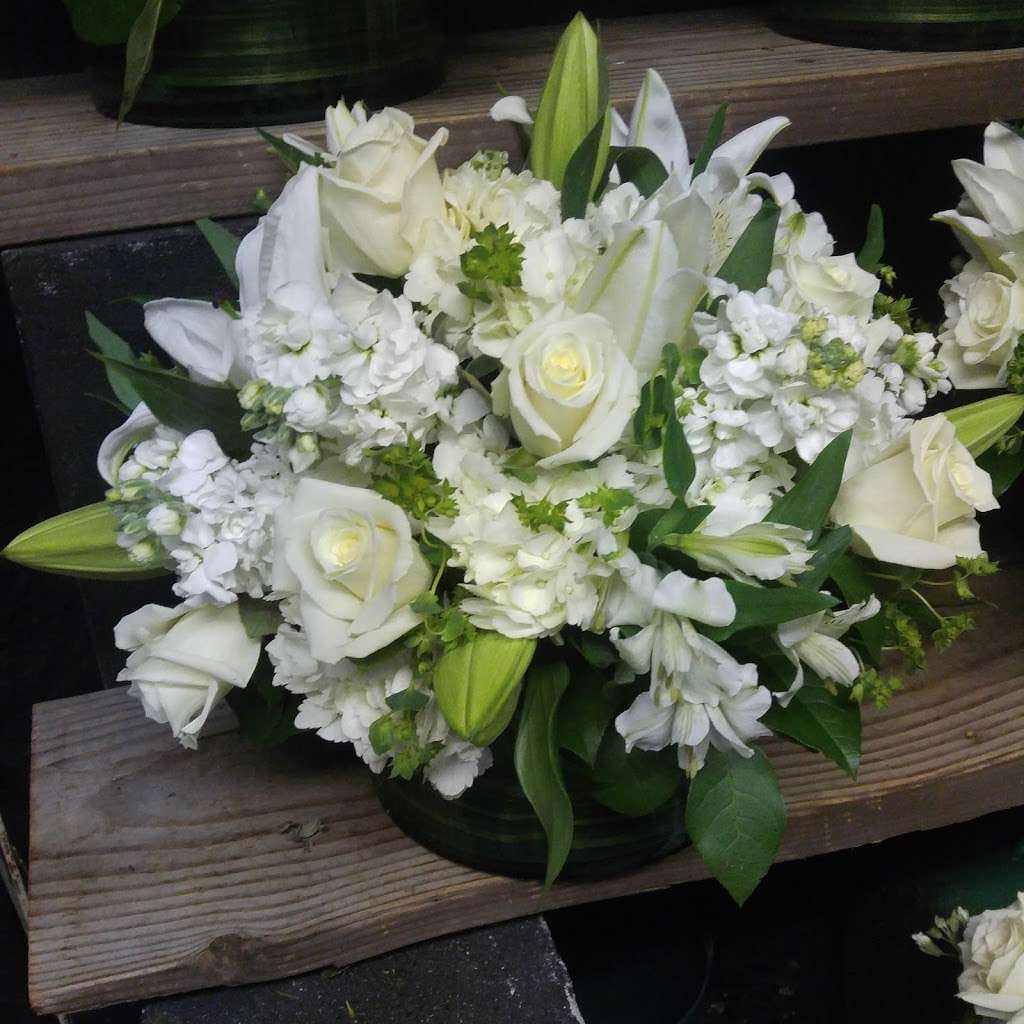 Americas Florist | 227 W Union Ave Daily Delivery to Somerville, Bridgewater and Surrounding areas Bound Brook NJ 08805 US, Bound Brook, NJ 08805, USA | Phone: (908) 526-7673