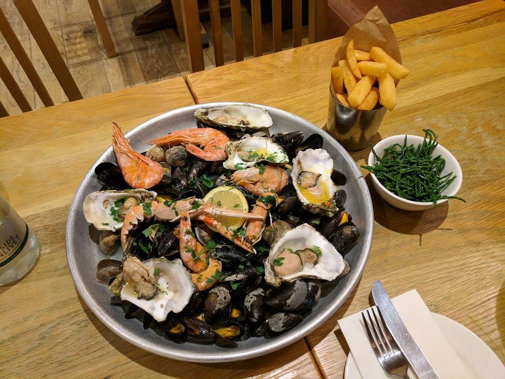 Loch Fyne Seafood & Grill Restaurant | West Village Bluewater Parkway, Dartford, Greenhithe DA9 9SE, UK | Phone: 01322 623930