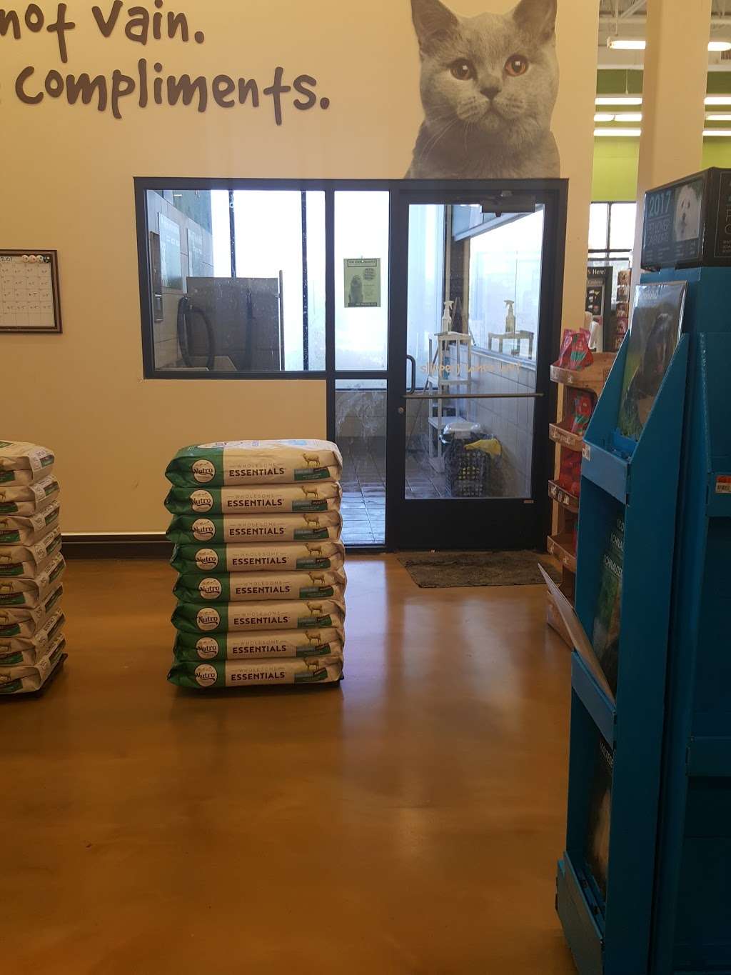 Pet Supplies Plus | 3060 N Lewis Ave, Waukegan, IL 60087, USA | Phone: (847) 782-5727