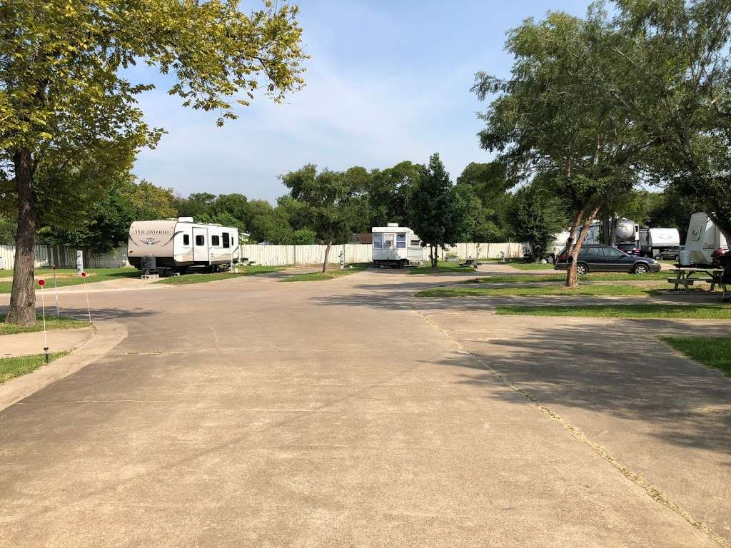 Highland Bayou RV Park | 9202 Hwy 6, Hitchcock, TX 77563, USA | Phone: (409) 986-8660