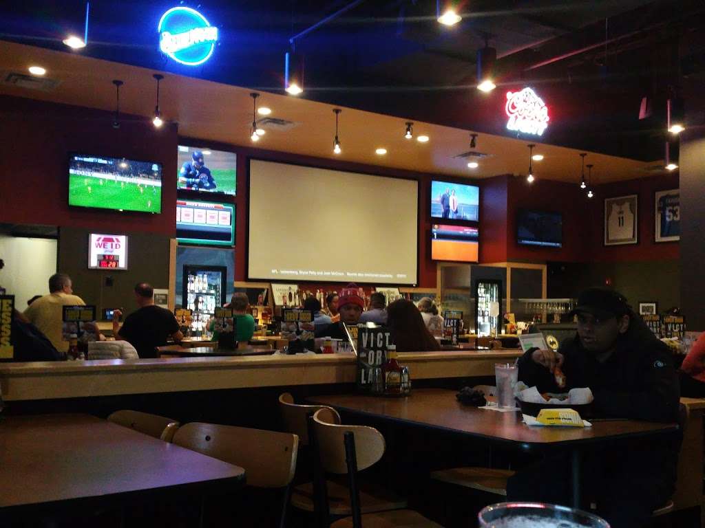 Buffalo Wild Wings | 632 Gateway Dr, Brooklyn, NY 11239, USA | Phone: (718) 235-9453